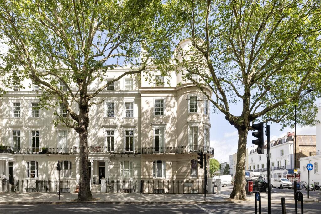 Flat Holland Park Avenue in Greater London