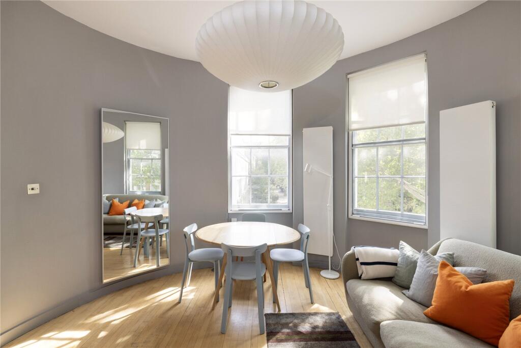 Flat Holland Park Avenue in Greater London