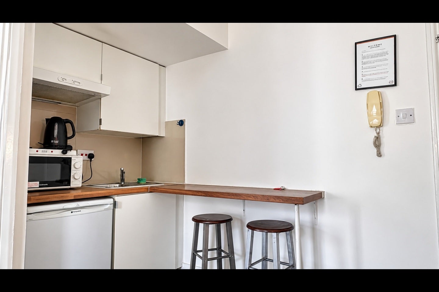 Flat Knaresborough Place in Greater London
