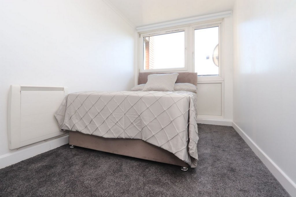 Room Globe Road in Greater London