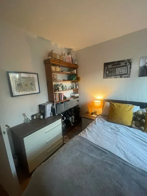 Flat Goldsmiths' Row in Greater London