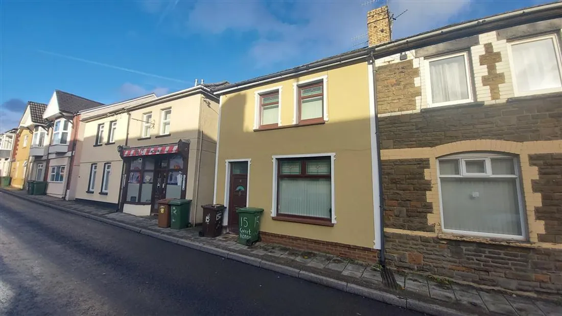 House Gwerthonor Place in Bargoed