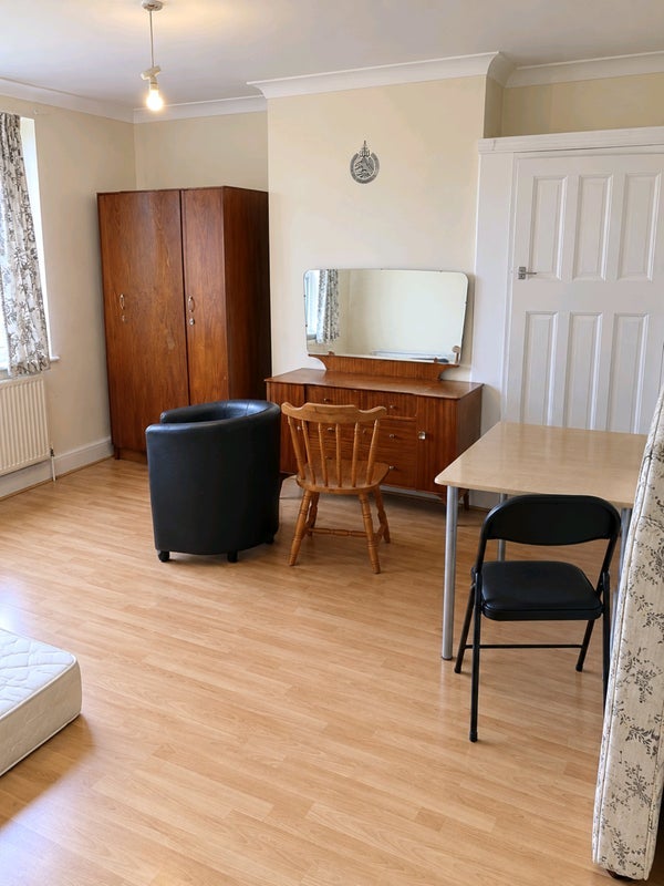 Room Algernon Road in Greater London