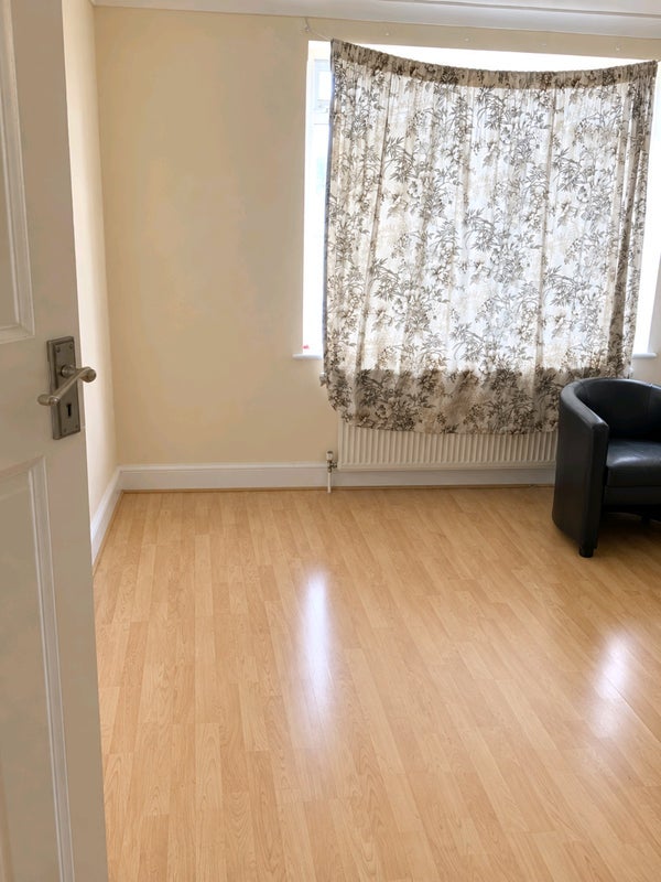 Room Algernon Road in Greater London