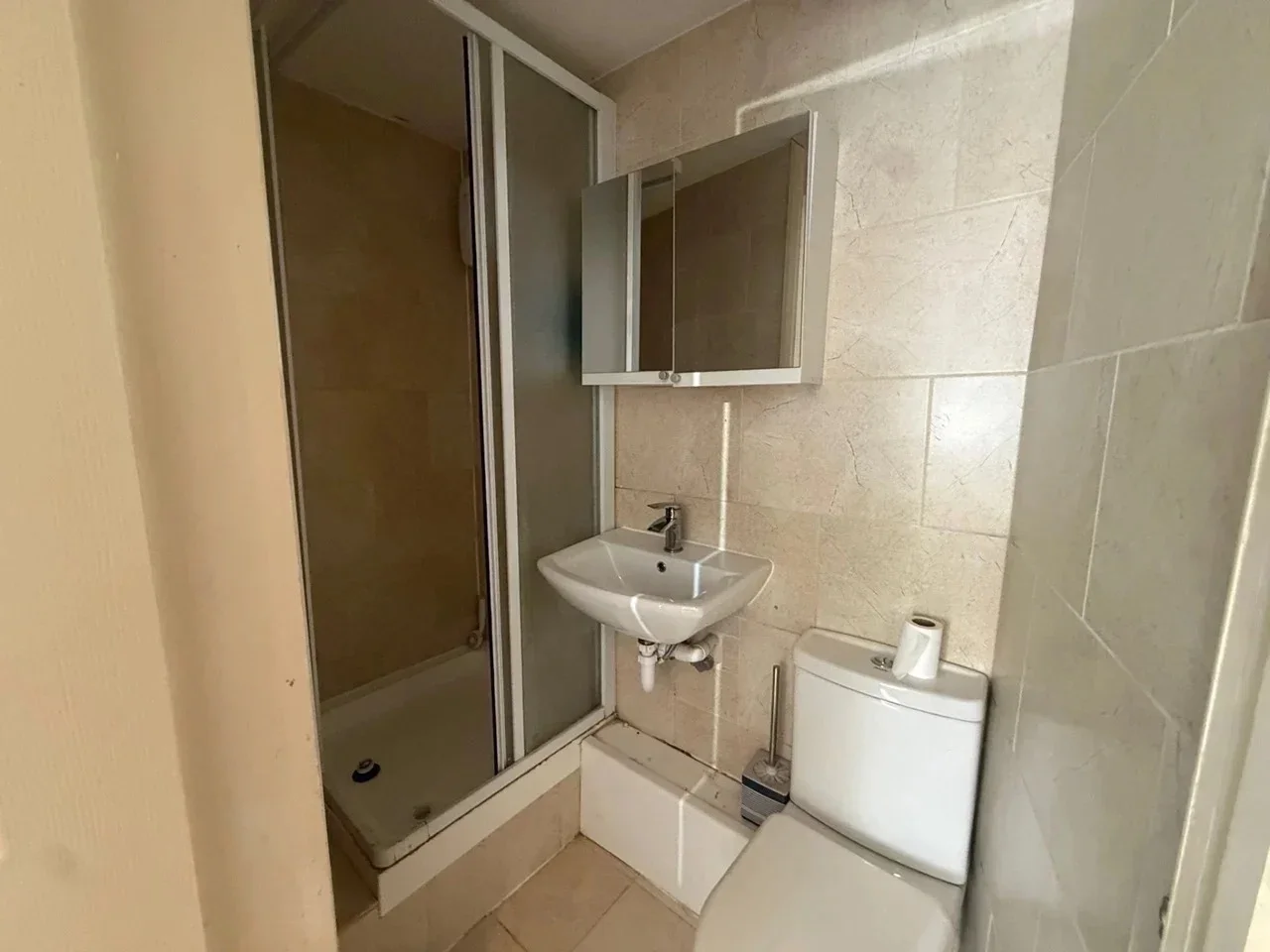 Flat Belgrave Walk in Greater London