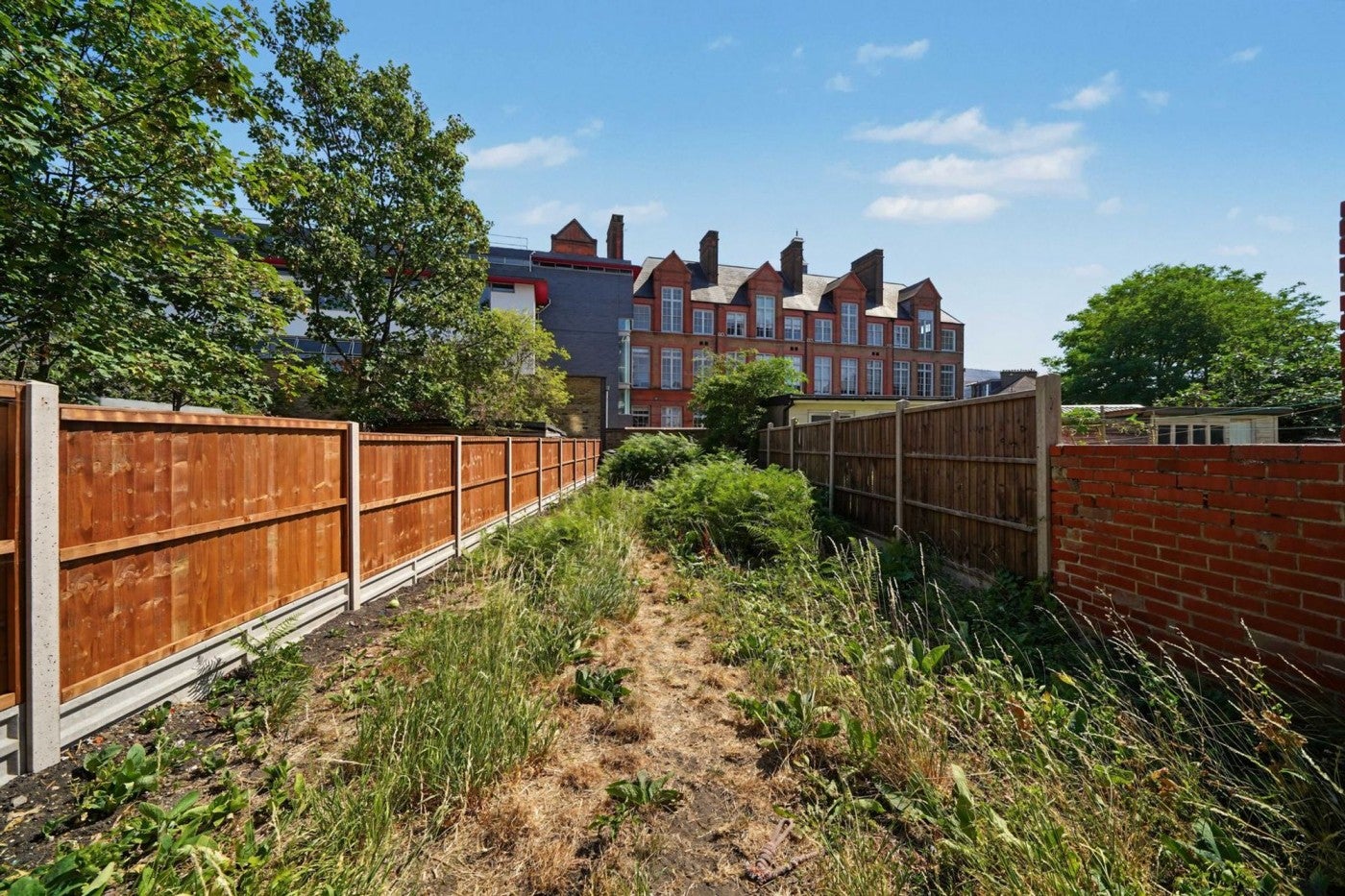 Flat Rock Street in Greater London