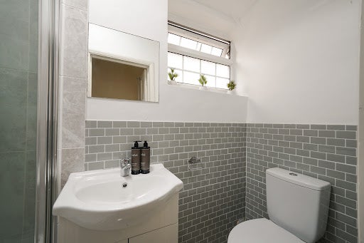 Room Avalon Road in Greater London