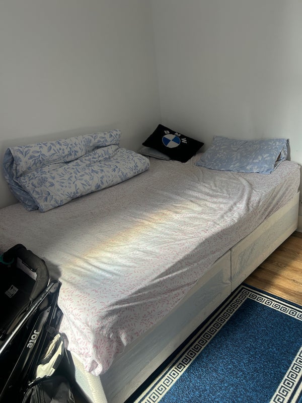 Room Palace Road in Greater London