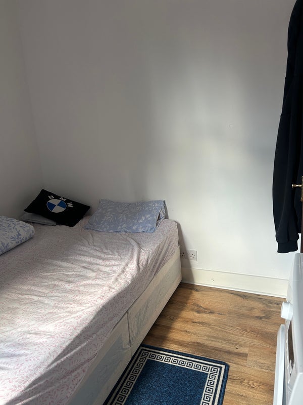 Room Palace Road in Greater London