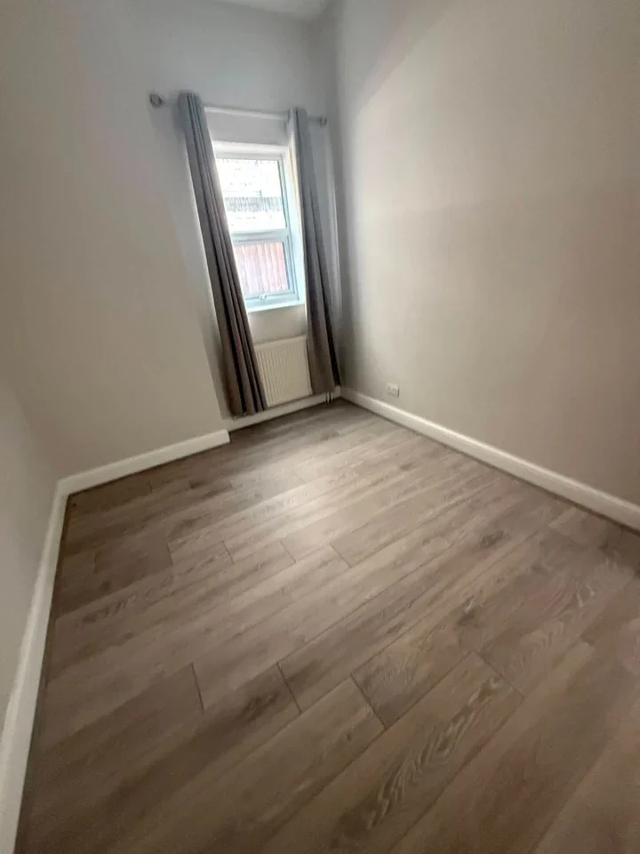 Flat Myddleton Road in Greater London