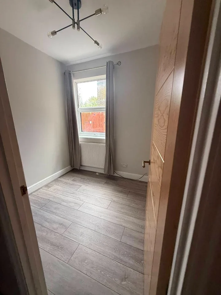 Flat Myddleton Road in Greater London