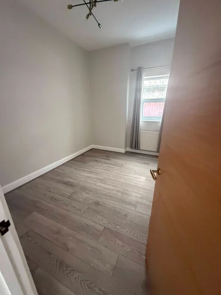 Flat Myddleton Road in Greater London