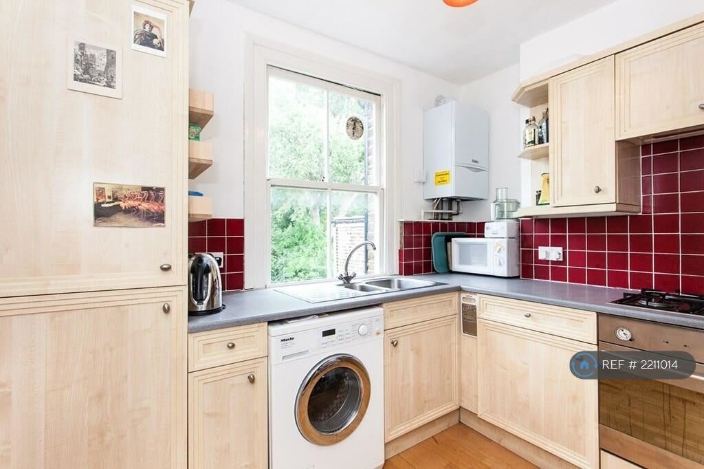 Flat Lowfield Road in Greater London