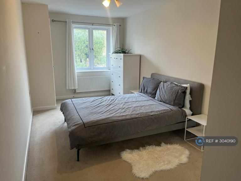 Flat Worcester Close in Greater London