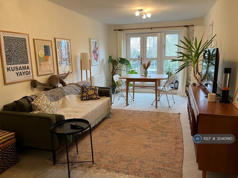Flat Worcester Close in Greater London