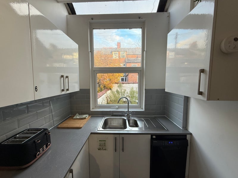 Room Heald Place in Manchester
