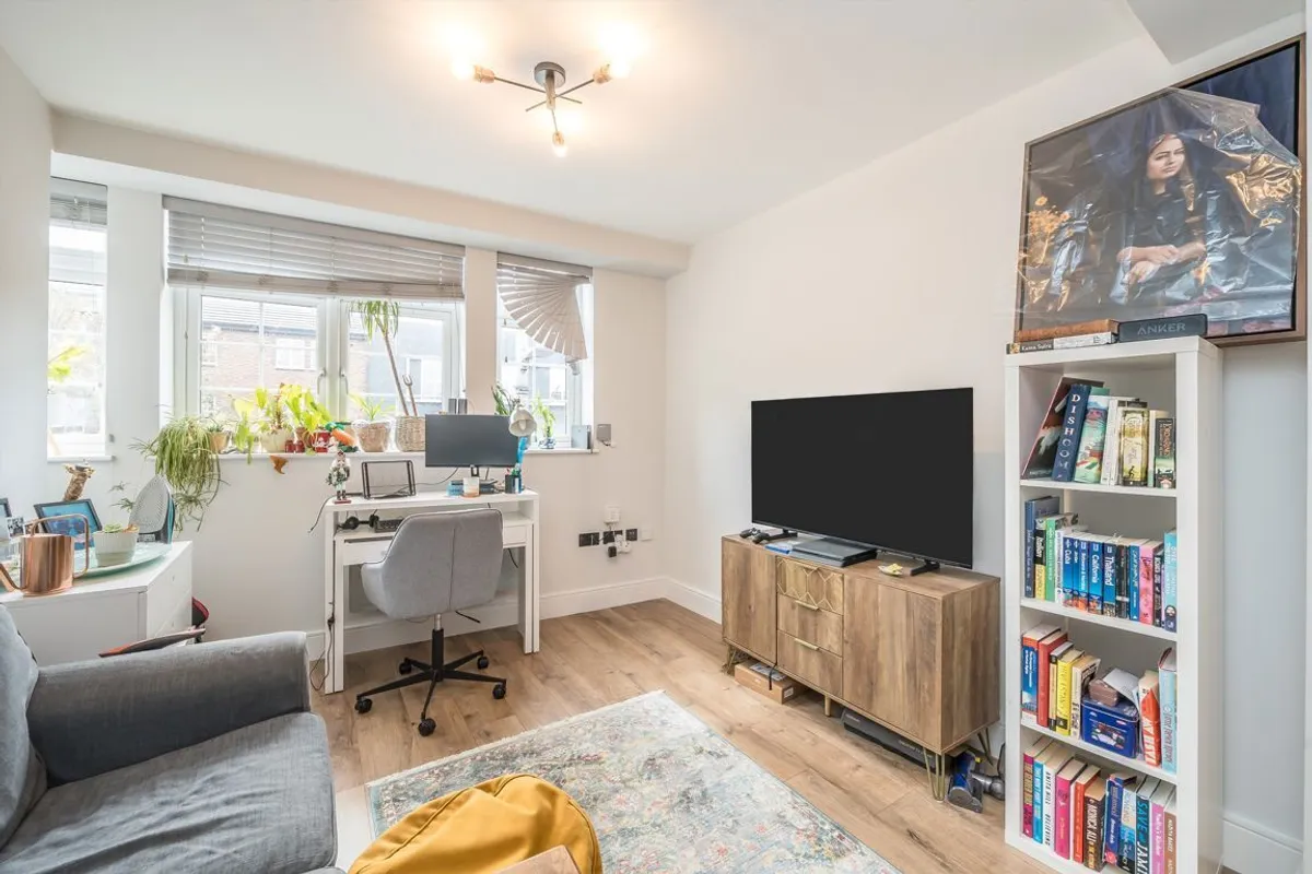 Flat Heath Road in Greater London