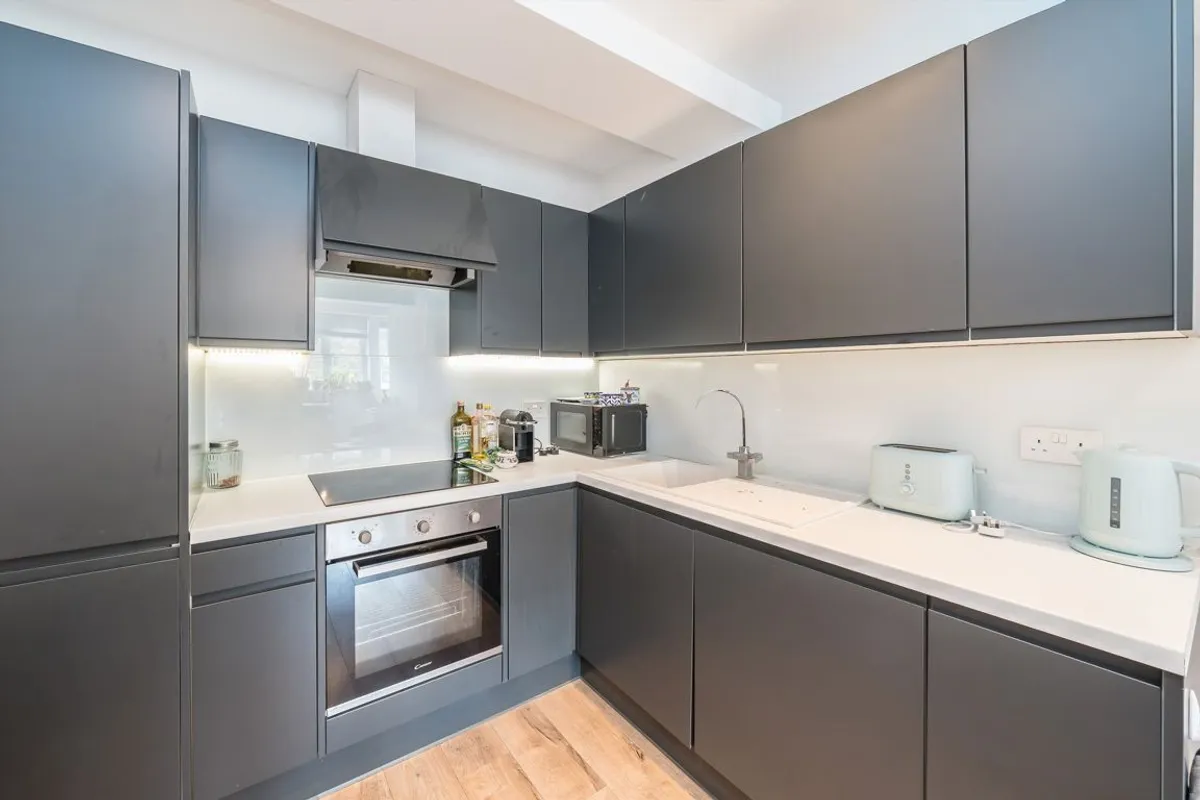 Flat Heath Road in Greater London