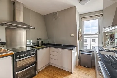 Flat Gloucester Walk in Greater London