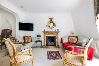 Flat Gloucester Walk in Greater London