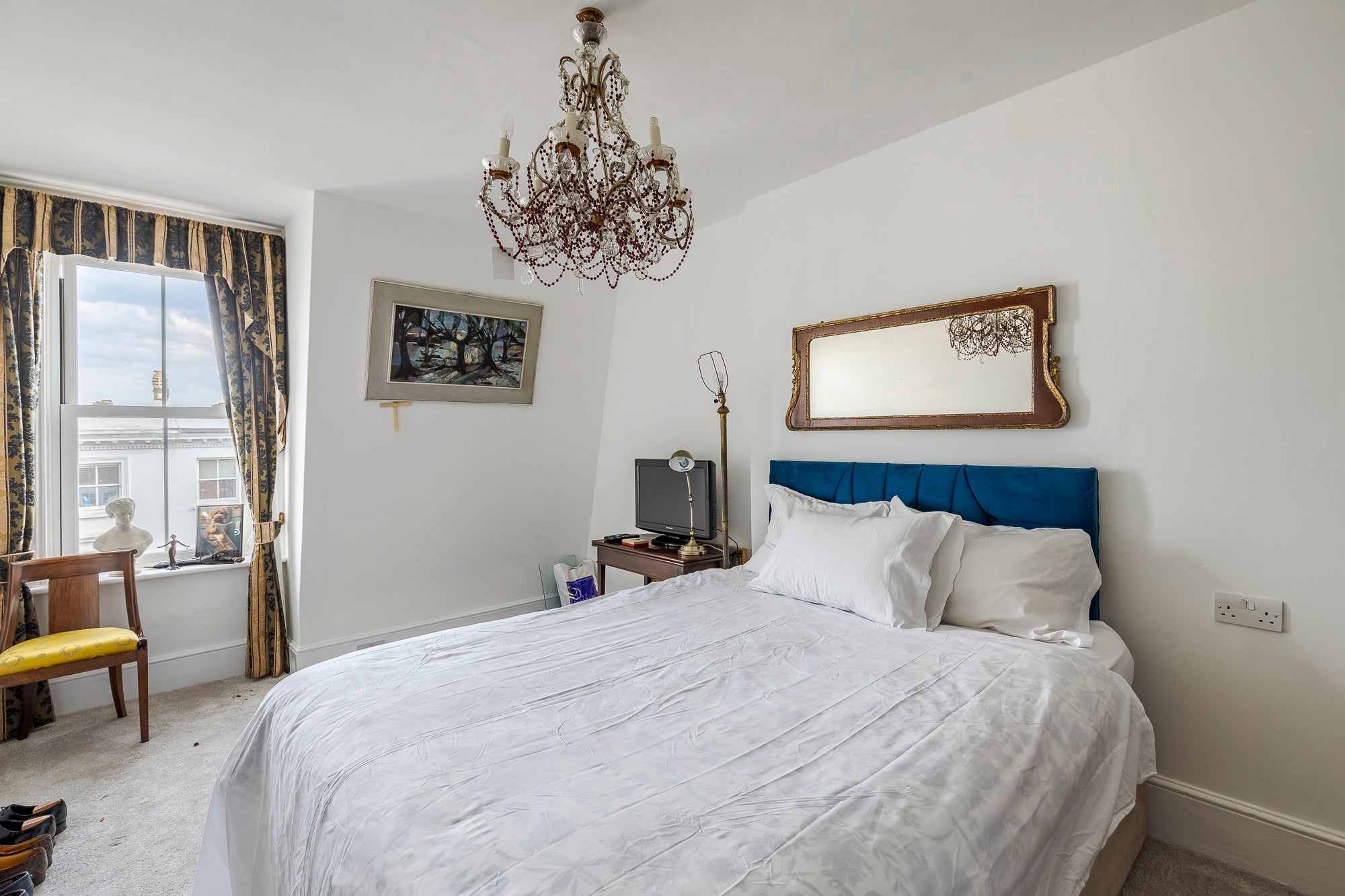 Flat Gloucester Walk in Greater London