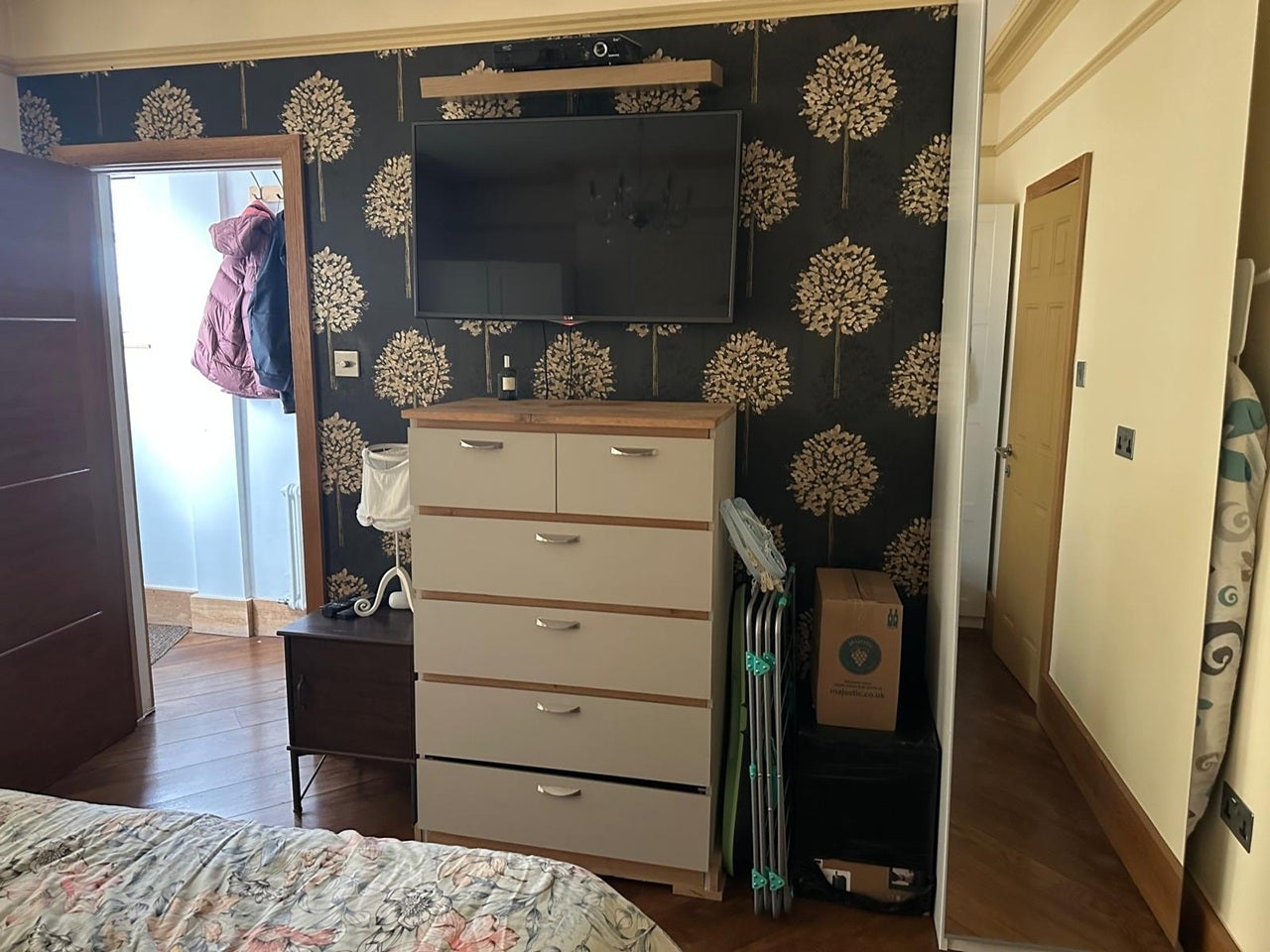 Room Elthorne Park Road in Greater London