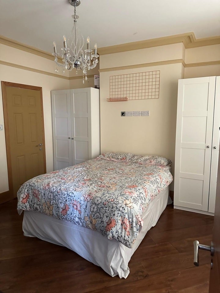 Room Elthorne Park Road in Greater London
