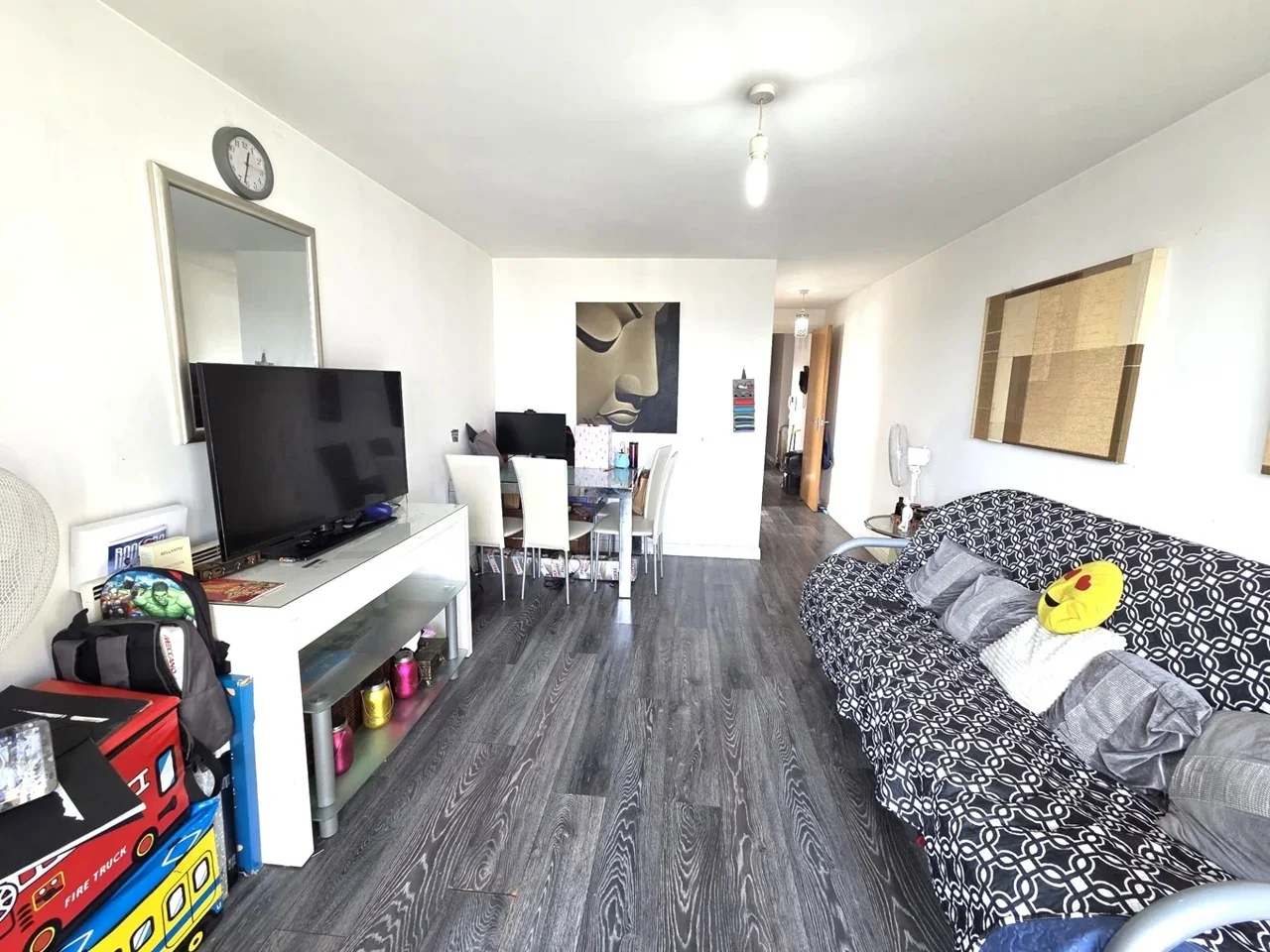 Flat Bedfont Lane in Greater London
