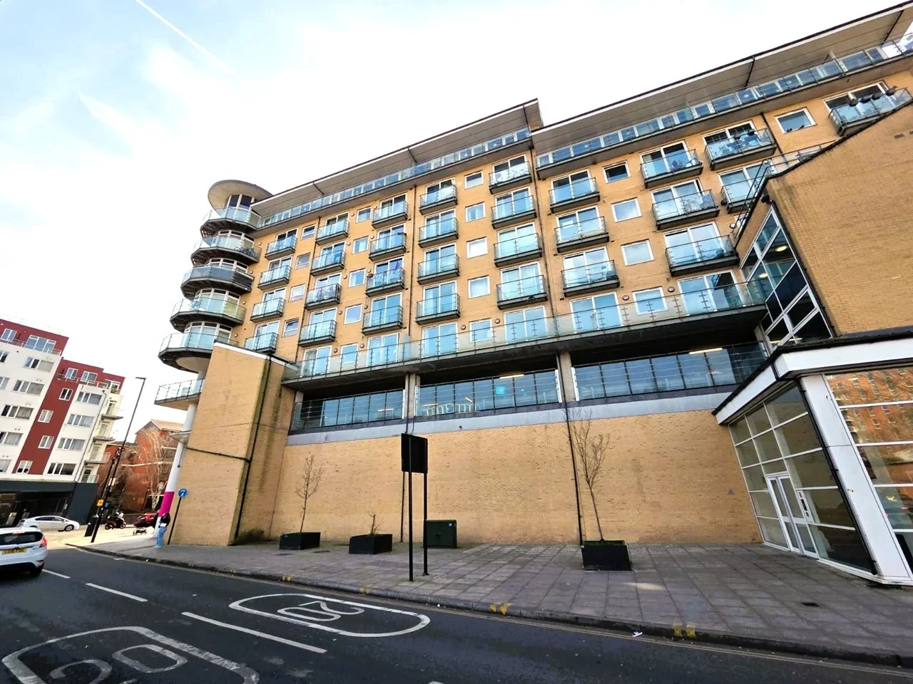 Flat Bedfont Lane in Greater London