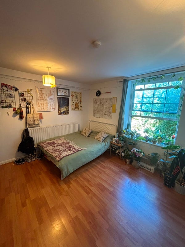 Room Hollybush Gardens in Greater London