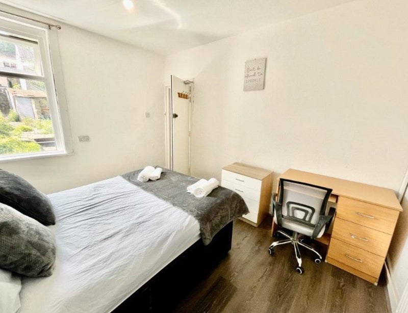 Room King Street in Pontypridd