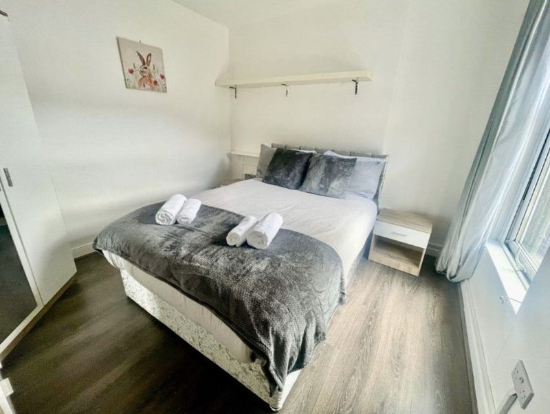Room King Street in Pontypridd
