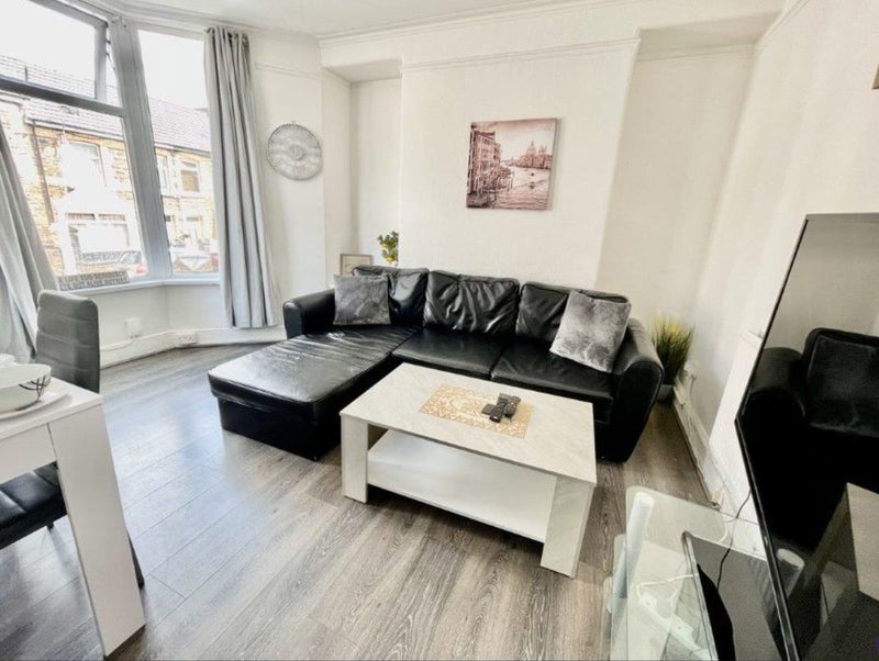 Room King Street in Pontypridd
