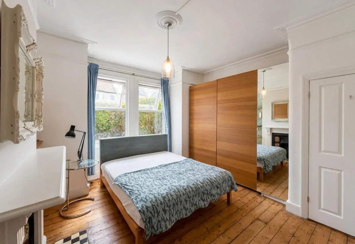 Room Fallsbrook Road in Greater London