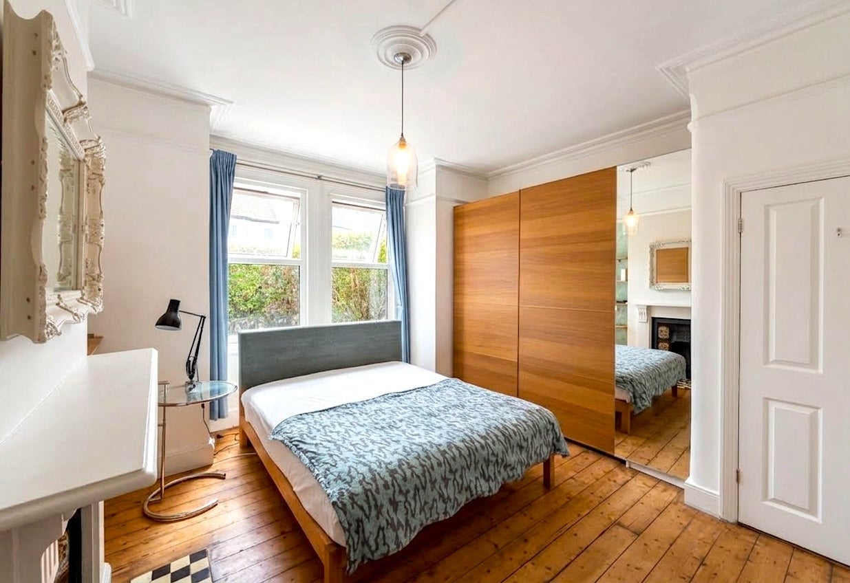 Room Fallsbrook Road in Greater London