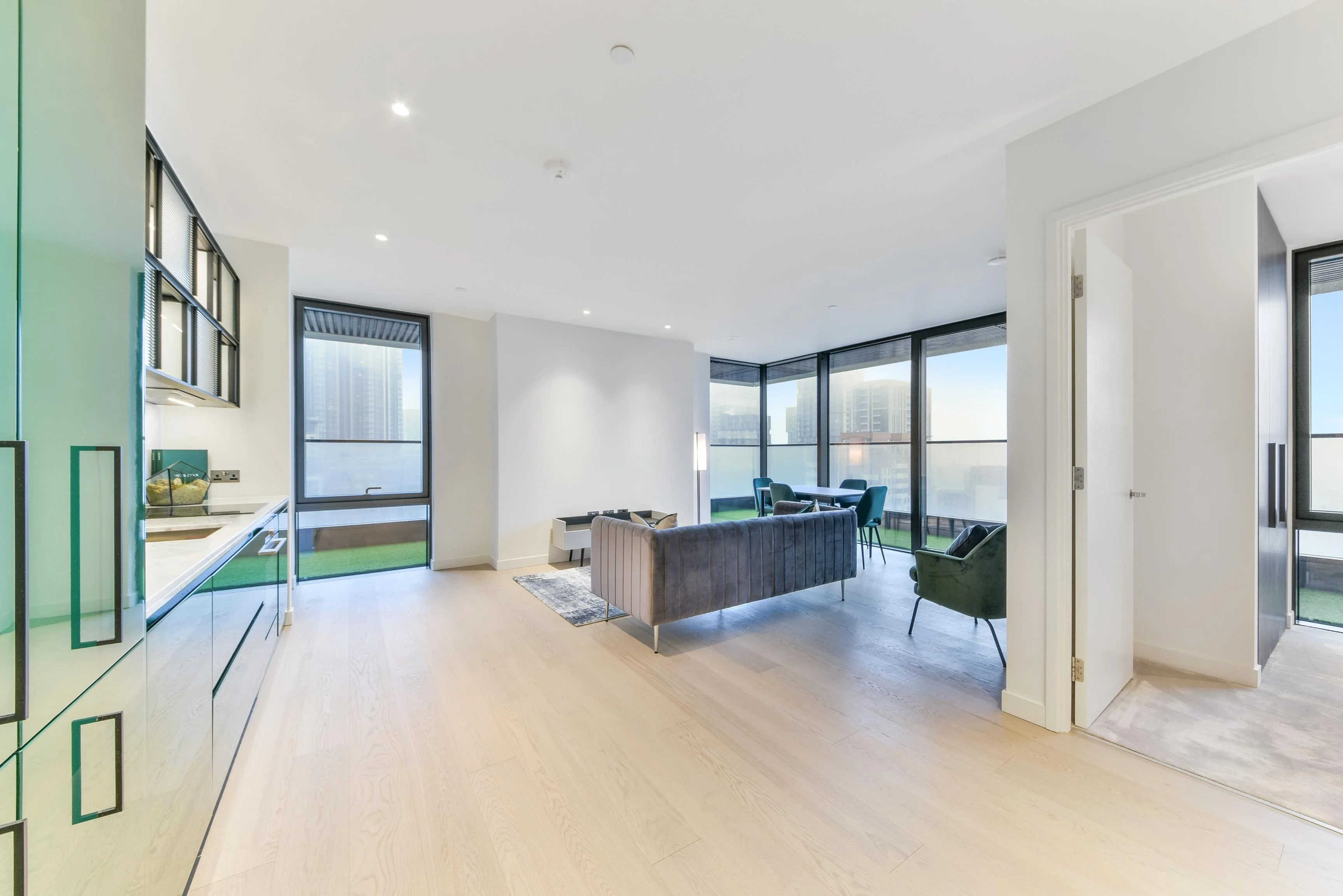 Flat Burdett Road in Greater London
