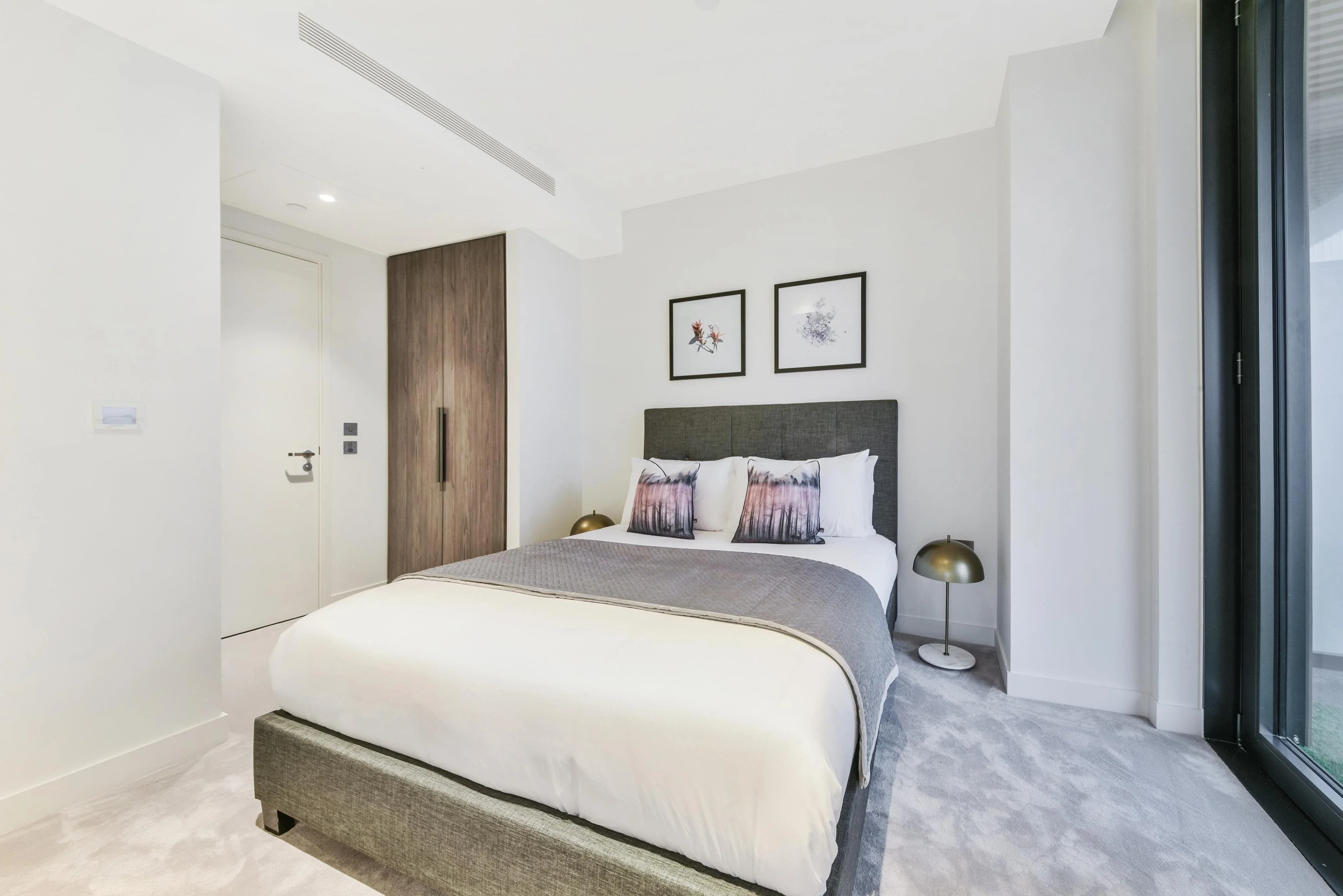 Flat Burdett Road in Greater London