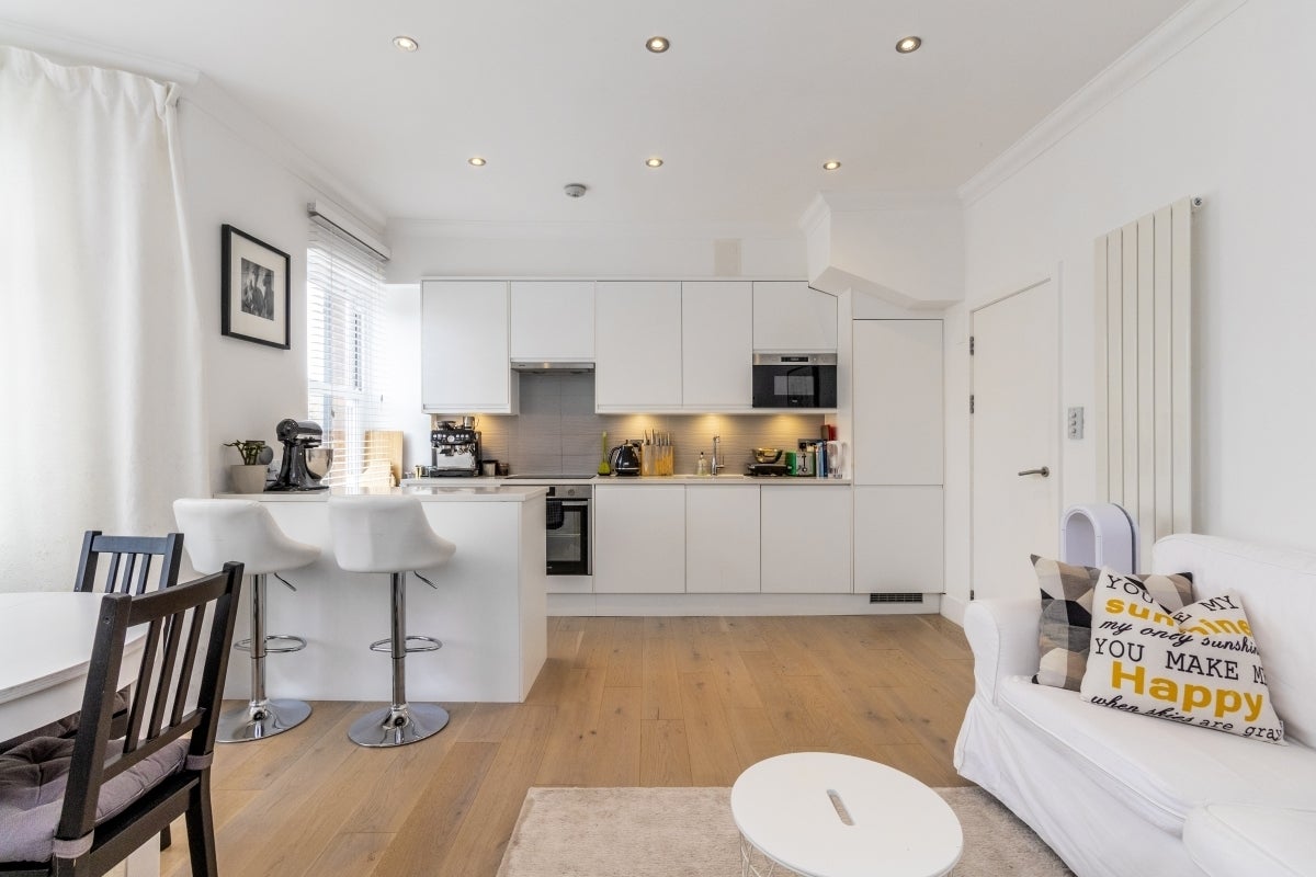 Flat Savernake Road in Greater London