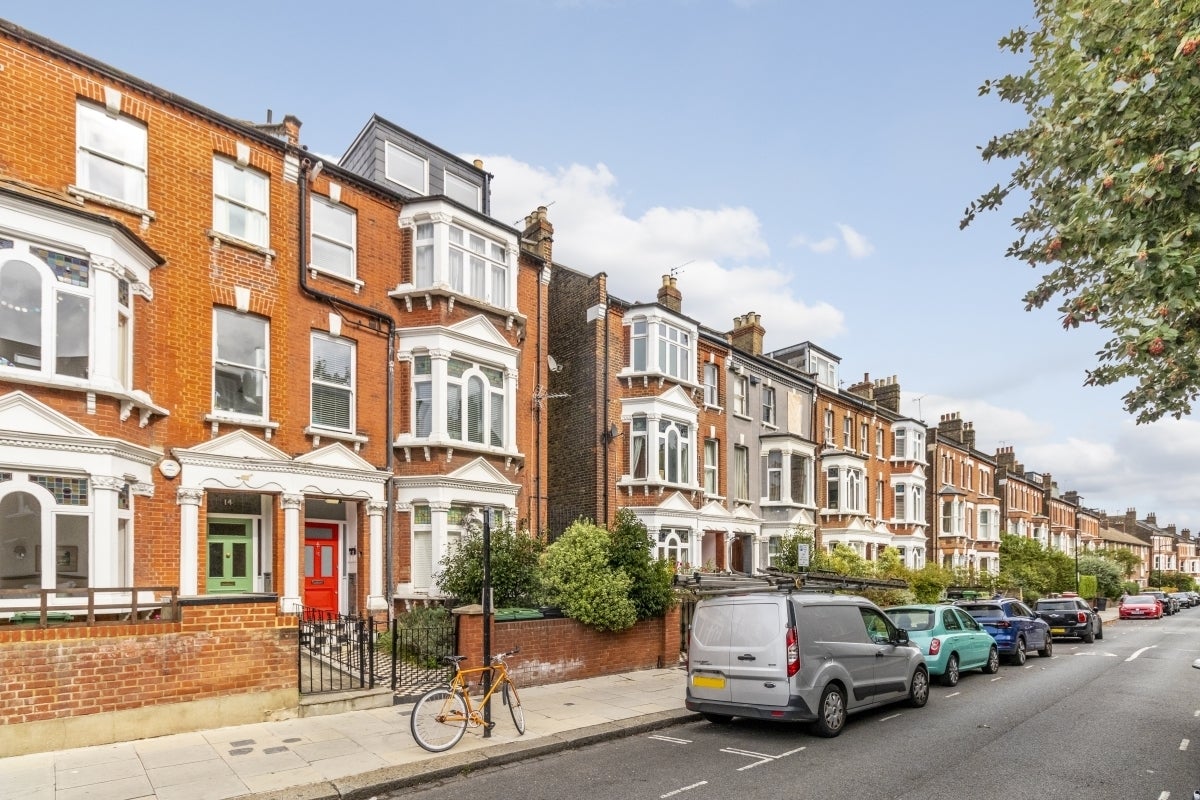 Flat Savernake Road in Greater London