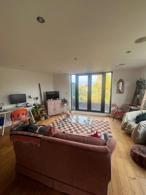 Room Ladywell Road in Greater London