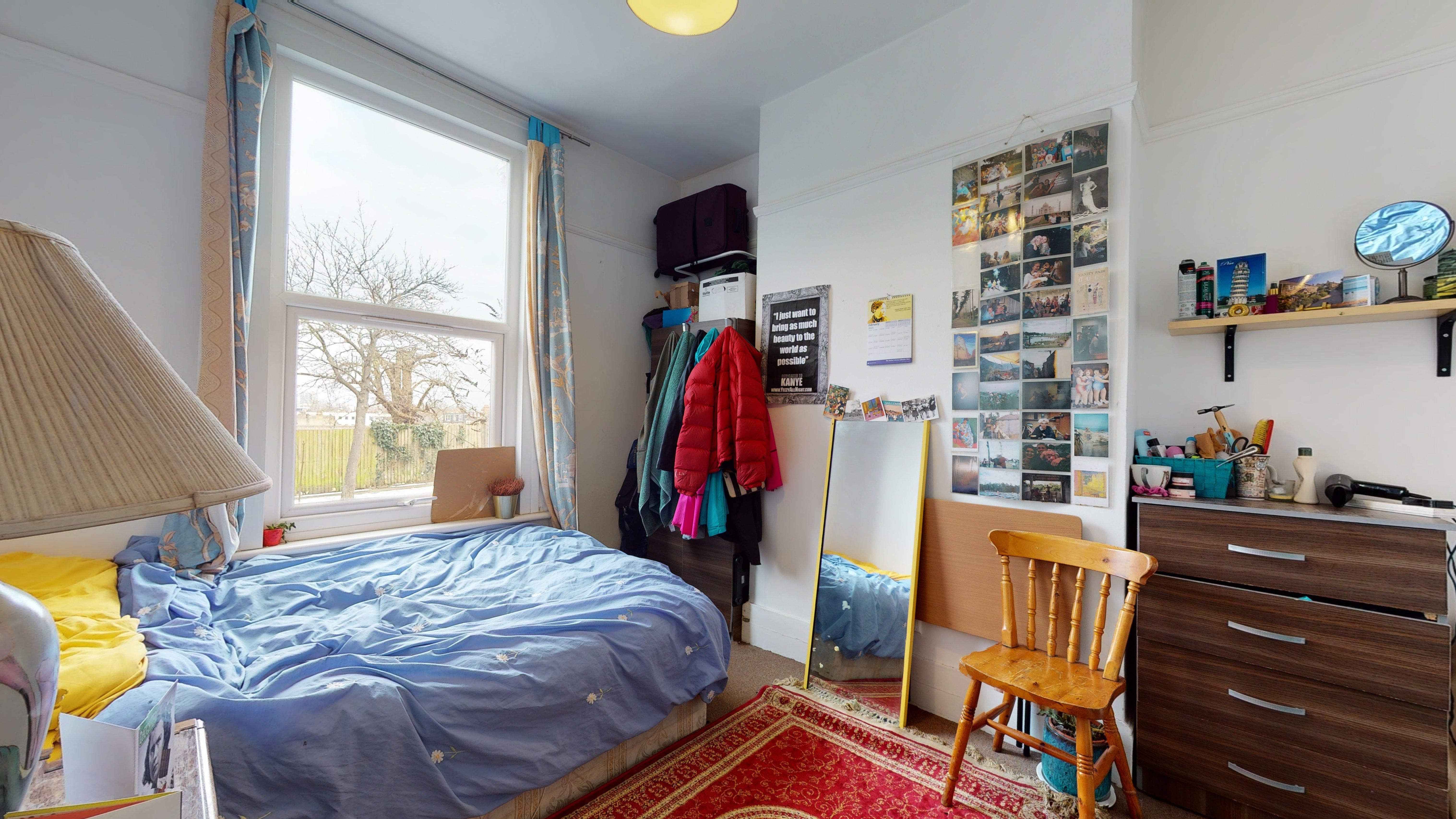 Flat Sandrock Road in Greater London
