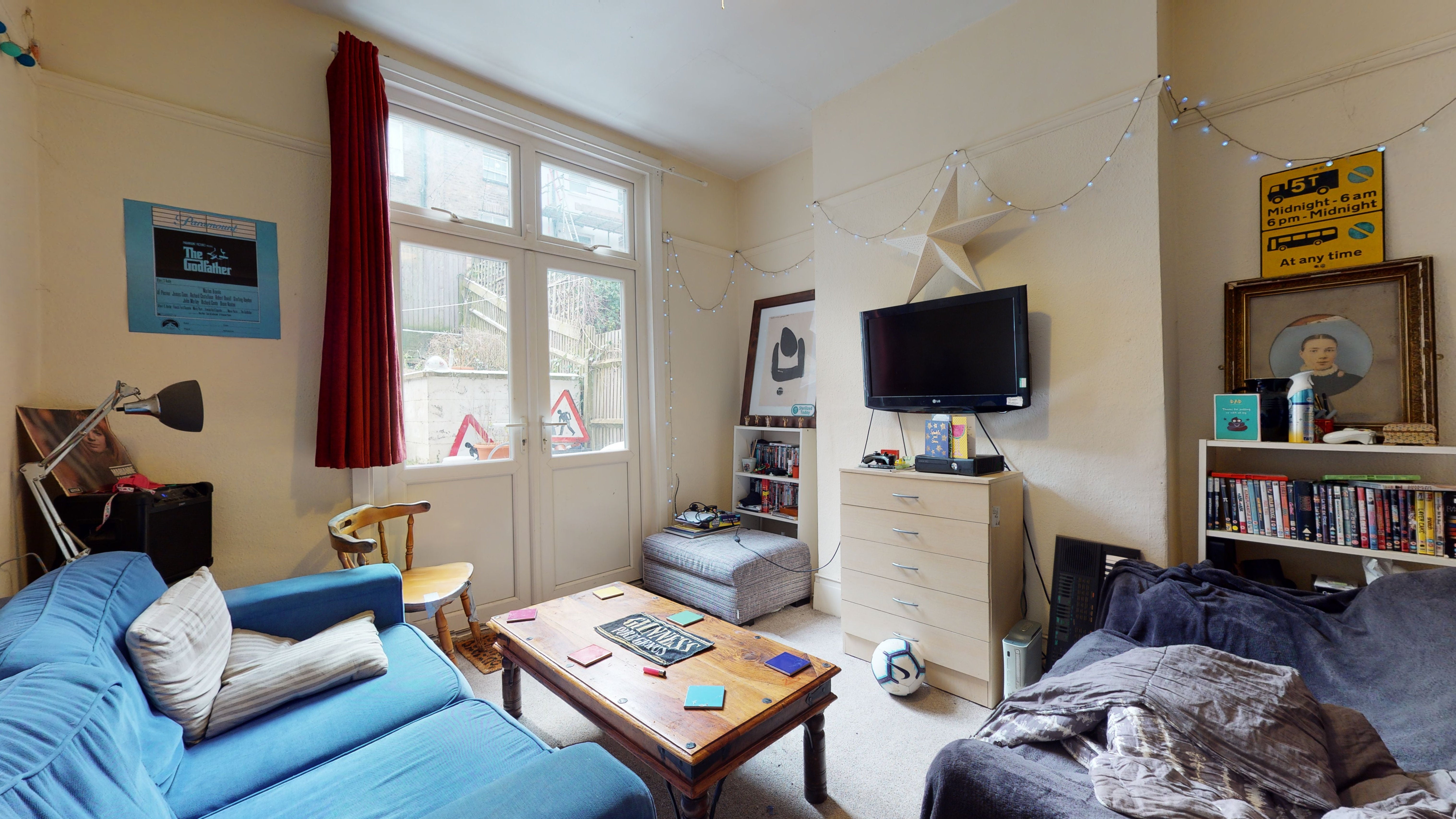 Flat Sandrock Road in Greater London