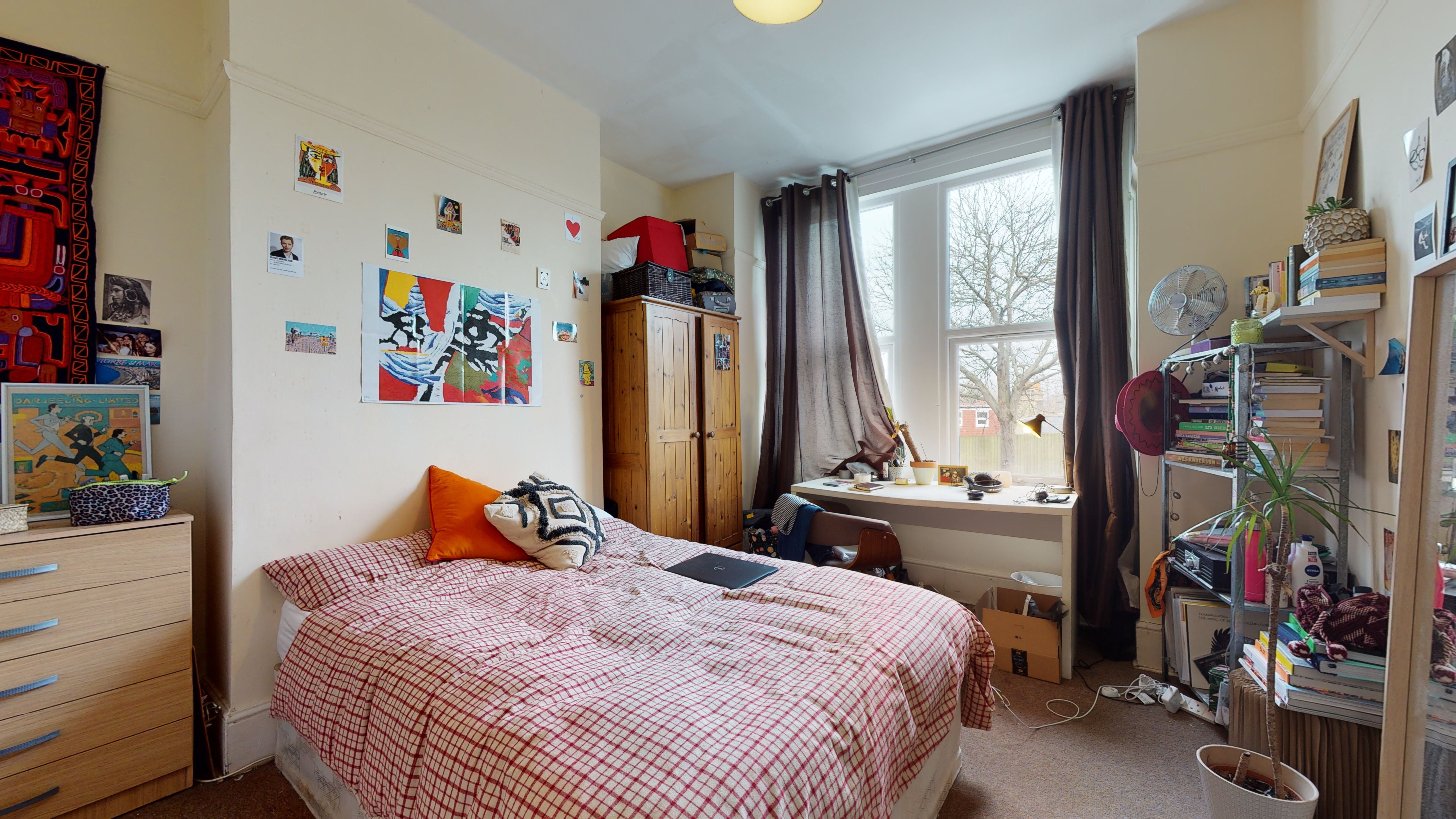 Flat Sandrock Road in Greater London