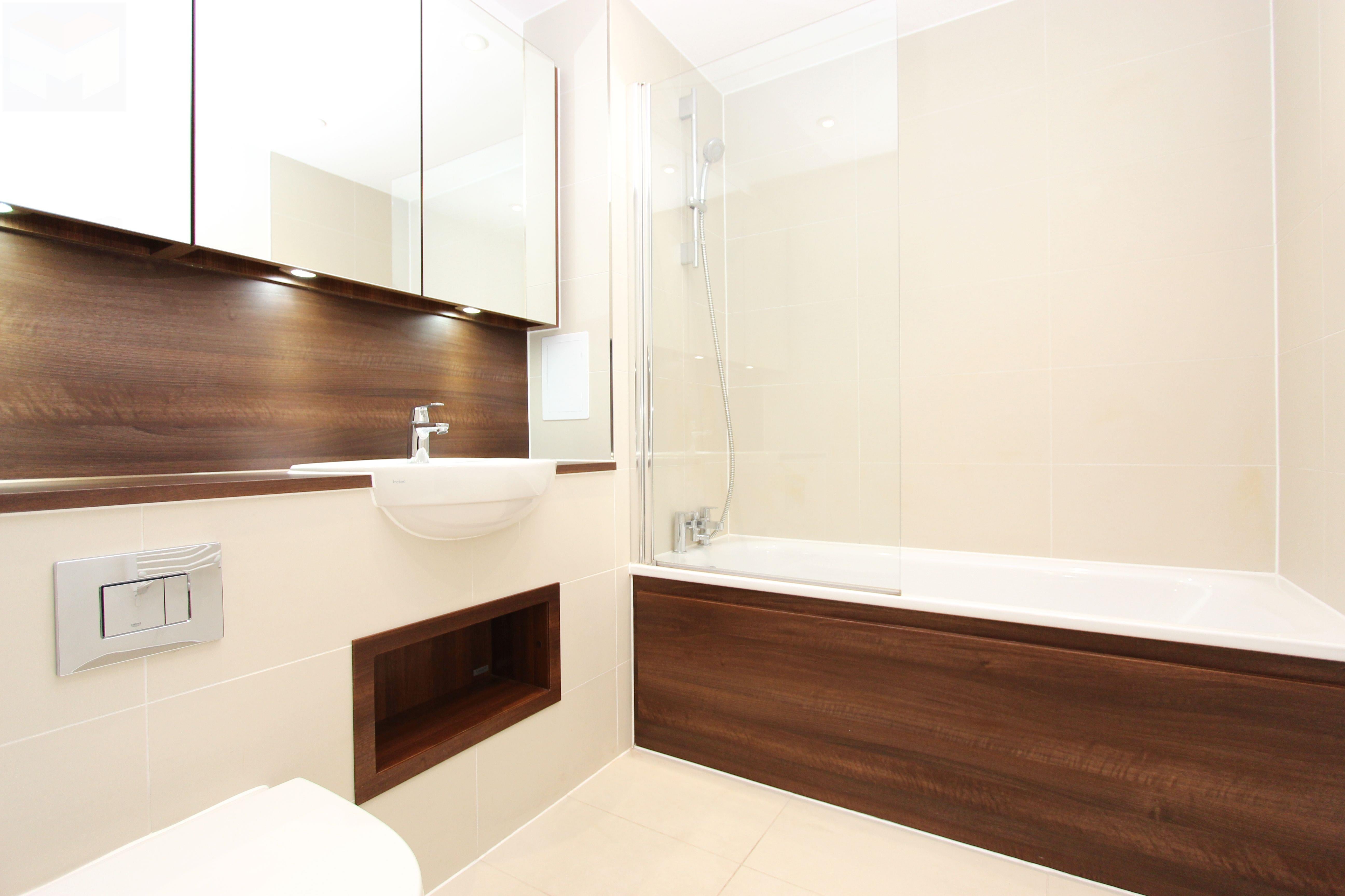 Flat Iceland Place in Greater London