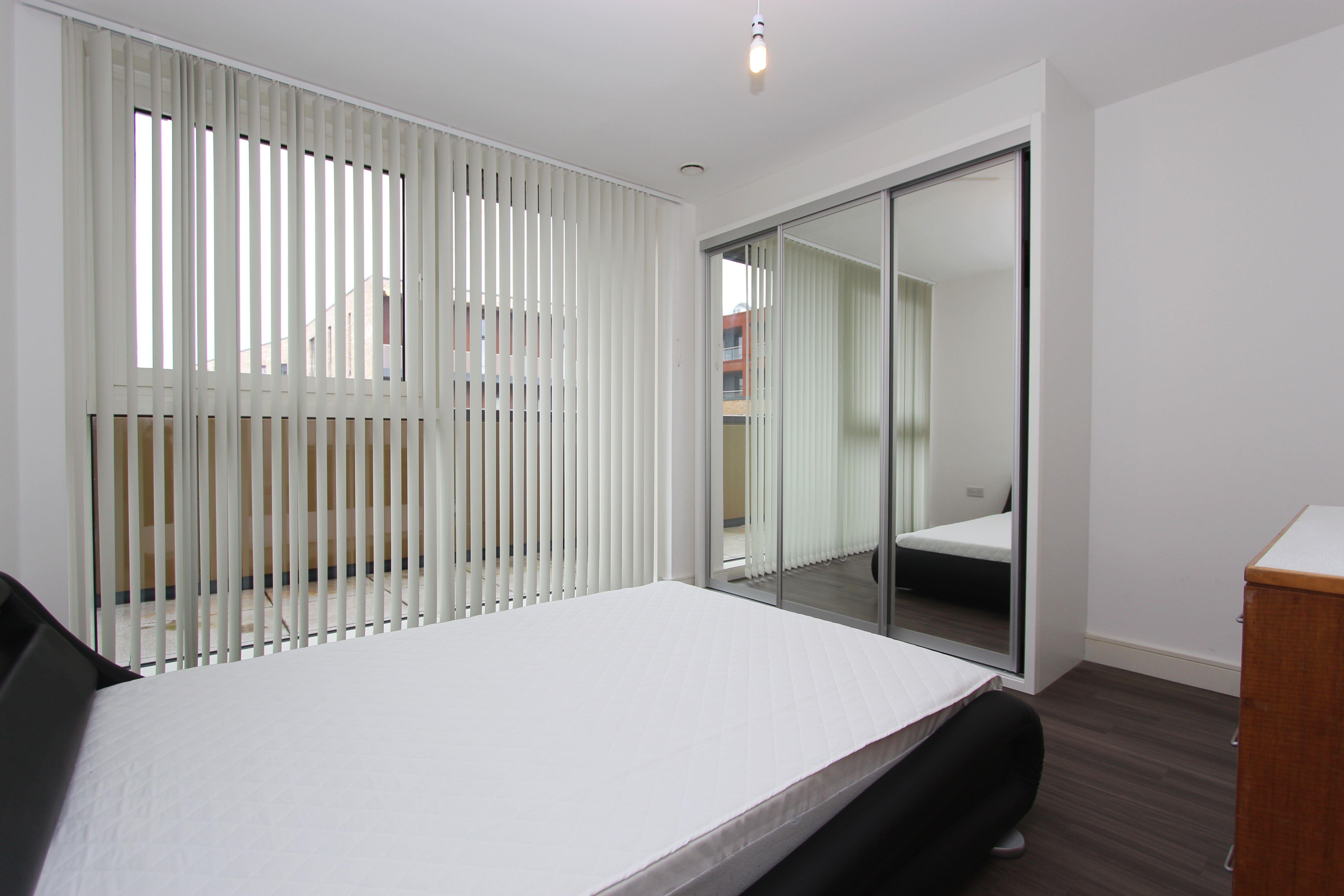 Flat Iceland Place in Greater London