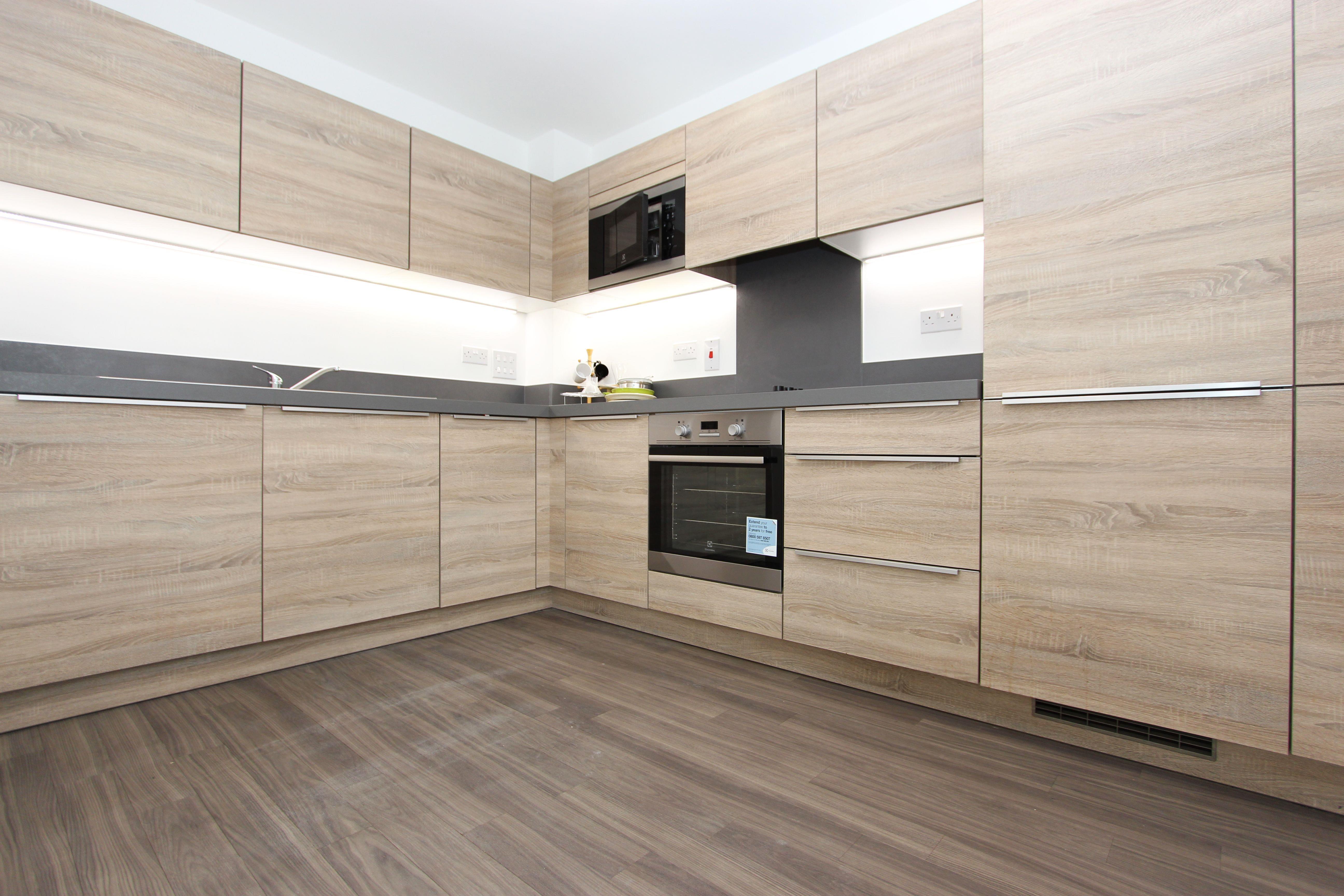 Flat Iceland Place in Greater London