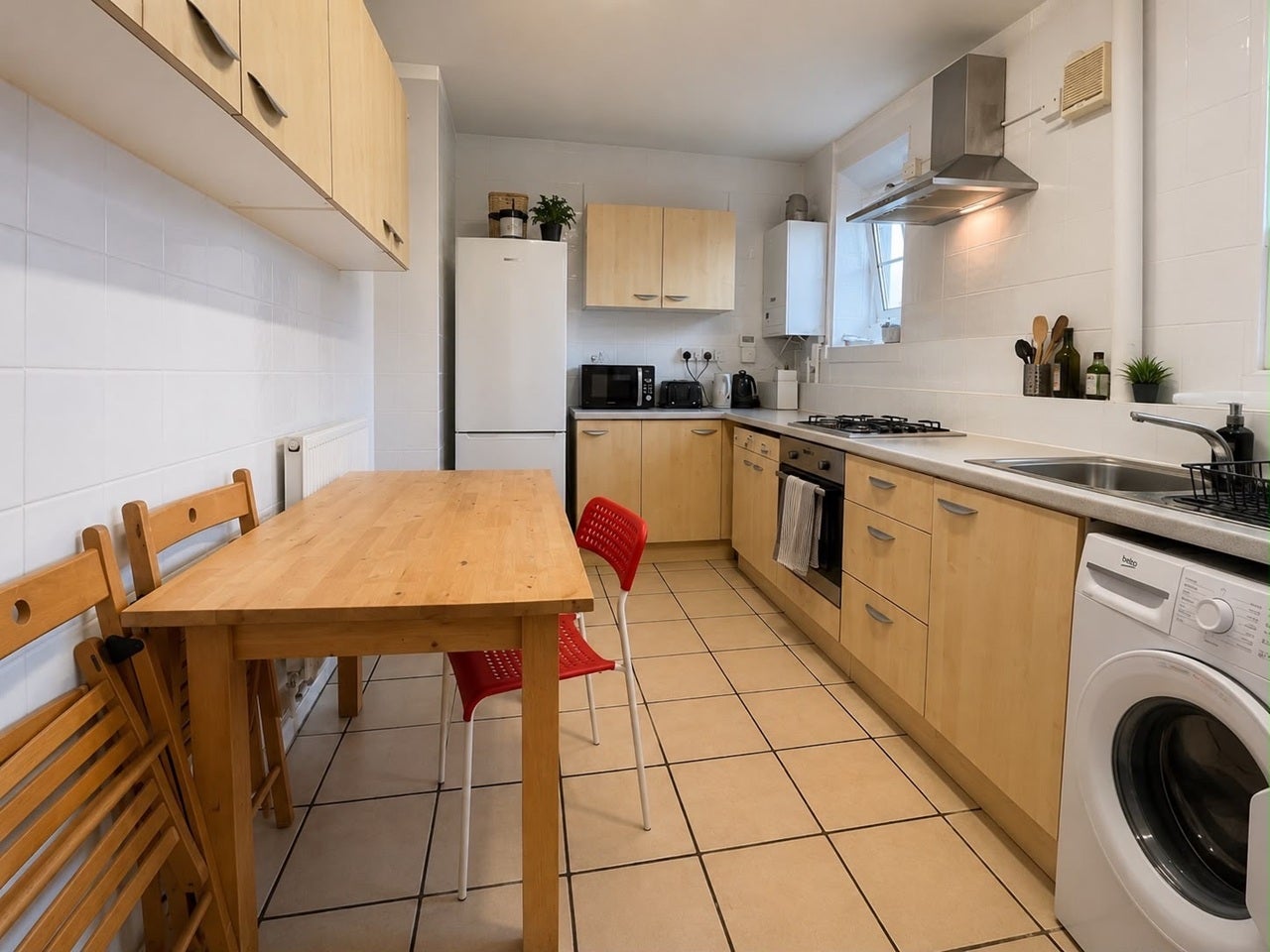 Room Greenham Close in Greater London