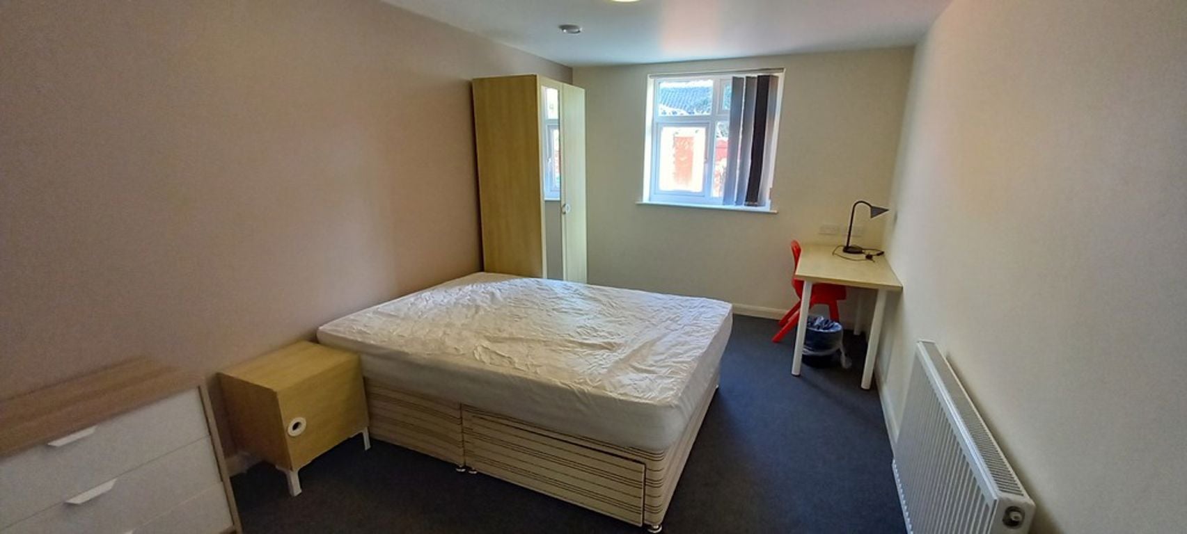 Flat Hawkins Road in Coventry