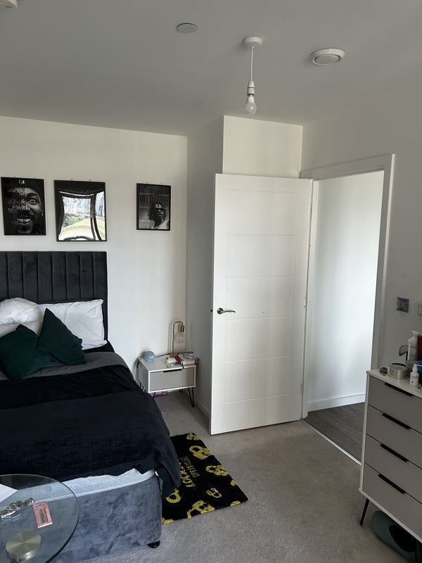 Room Heartwell Avenue in Greater London