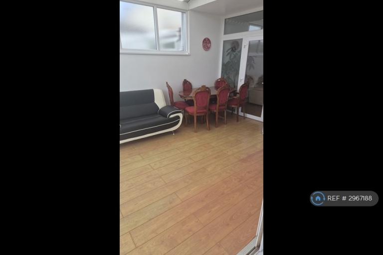 Room Thornton Road in Birmingham